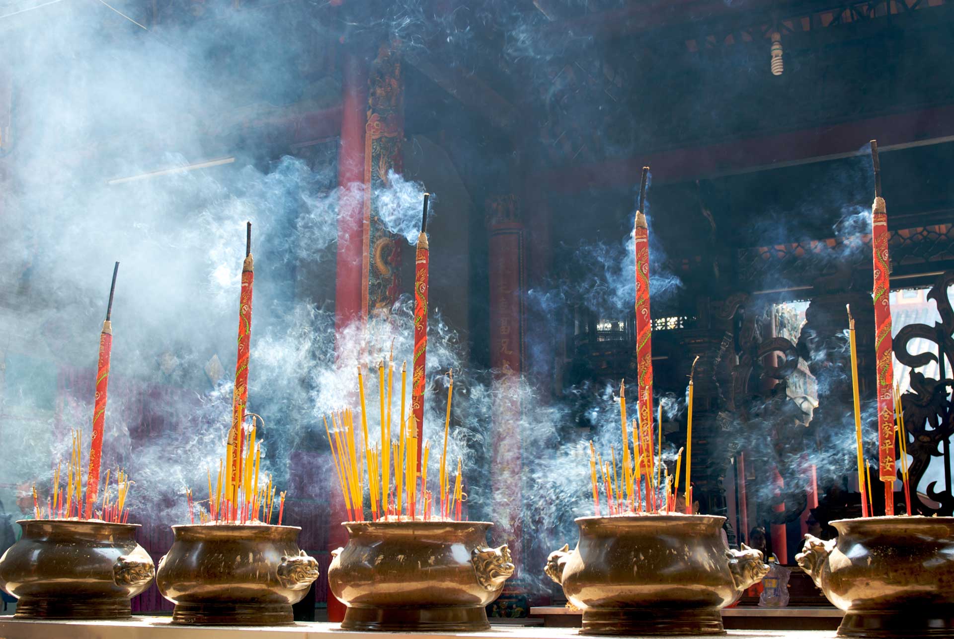 incense-sticks-in-pagoda-PV84EE9.jpg