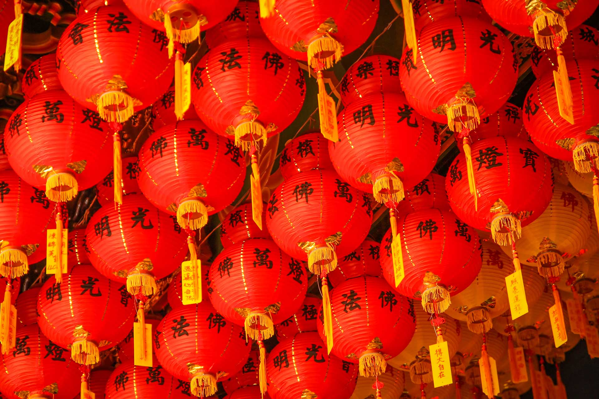 red-and-yellow-lanterns-PHMBL9V.jpg